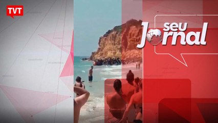 Refugiados chegam de repente à praia espanhola e surpreendem banhistas