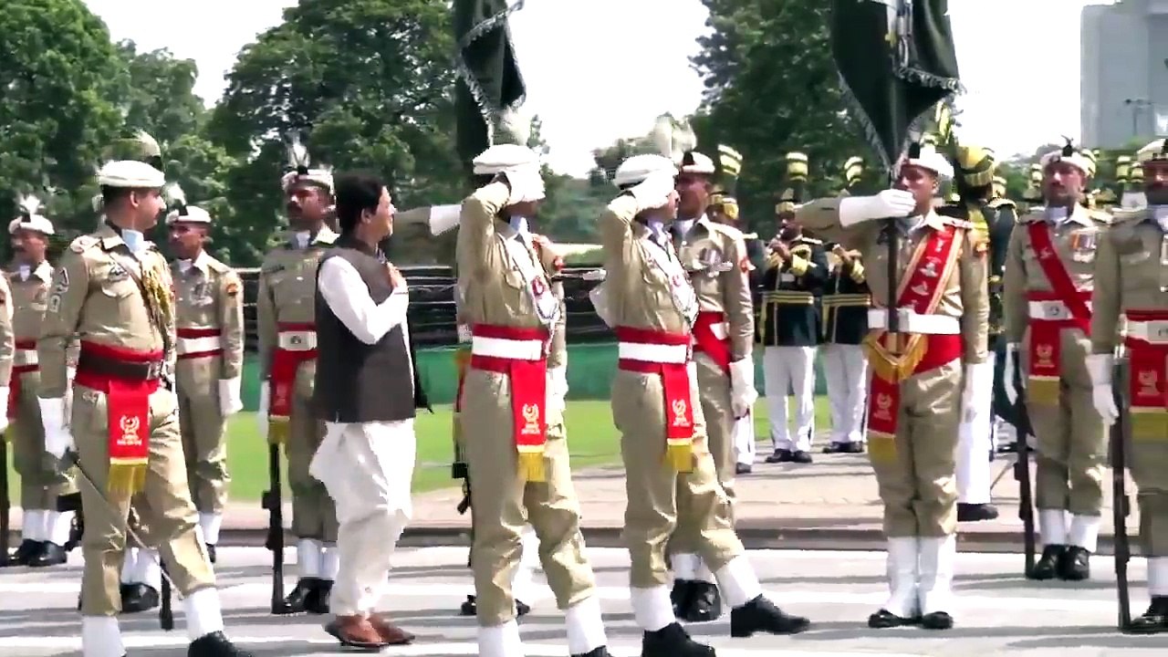 PM visits GHQ, briefed on defense, internal security