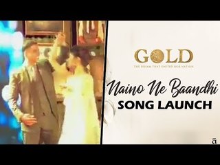 Descargar video: Akshay Kumar और Mouni Roy ने किया रोमांटिक डांस Nainon Se Baandhi सॉन्ग  लॉन्च पर  | Gold