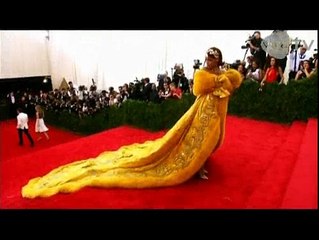 Aksi Para Selebriti Cantik di Met Gala