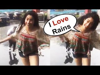 Janhvi Kapoor को पसंद है मुंबई की बारिश , देखिये ये वीडियो- Dhadak Promotion