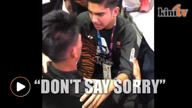 National fighters drops to his knees, apologises to Syed Saddiq