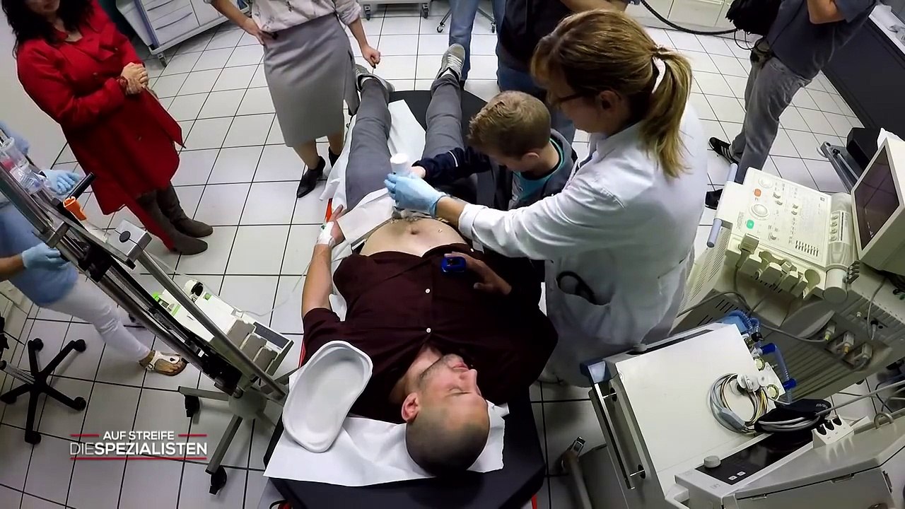 Mit Tunnel an Bierkasten gekettet: Die gibt's nur im Doppelpack | Die Spezialisten | SAT.1 TV