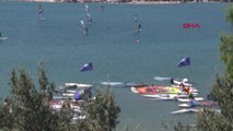 İzmir Turizm Cenneti Alaçatı'da Rüzgar Sörfüne Çocuk İlgisi
