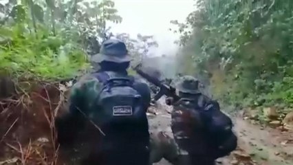 شاهد: الشرطة البوليفية تقع في كمين خلال عملية لمكافحة زراعة المخدرات