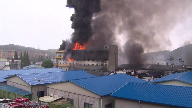 경기 광주 파이프 공장 큰 불...인명 피해는 없어 / YTN