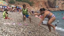 Konyaaltı Sahili, Bayram Sonrası da Tatilcileri Ağırlıyor