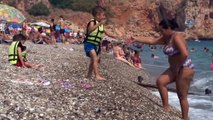 Konyaaltı Sahili, bayram sonrası da tatilcileri ağırlıyor
