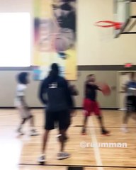 Un mec d'Instagram s'amuse à s'incruster et troller les basketteurs