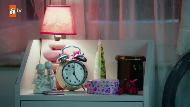 Lalin ve Meral benzerliği! - Kırgın Çiçekler 52.Bölüm