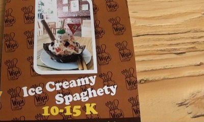 Menikmati Sensasi Makan Es Krim Berbentuk Spageti