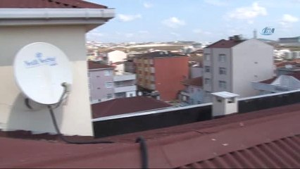 Küçük Kızı, Oyuncak Almak İçin Çatıya Çıkarmışlar