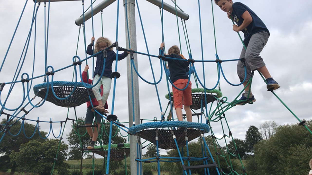 À peine inaugurée, l’aire de jeux déjà prise d’assaut par les enfants