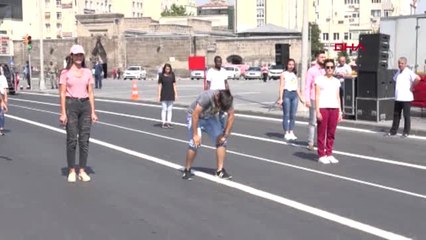 Kayseri Ugandalı Abdulkerim Zeybek Oynadı