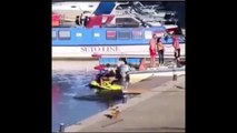 Le moteur d'un jetski explose et fait décoller son pilote