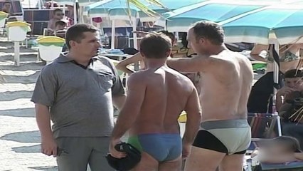 Kamera e fshehte - Lahu ne dush para se te futesh ne det