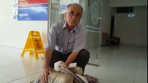 Bursa'da Tarlada Çalışan Bir Çiftçinin Yanına Gökyüzünden Pelikan Düştü
