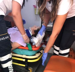 Boşanma Aşamasında Olan Eşini Bıçaklayıp Balkondan Attı, Yetmedi Üzerine Saksı Attı