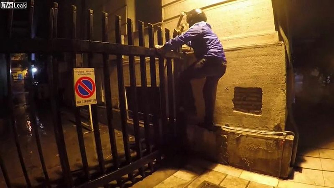 Griechische Anarchisten dringen in Außenministerium ein