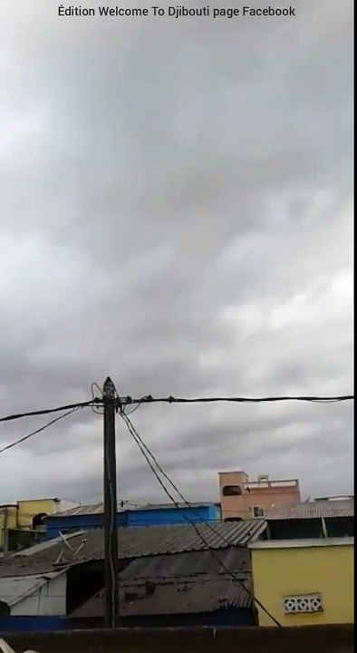 Djibouti toujours couvert et risque de forte pluie   et ils paraît que toute la ville étais en alerte hier soir et que seule les enfants ont dormis à #Djibouti