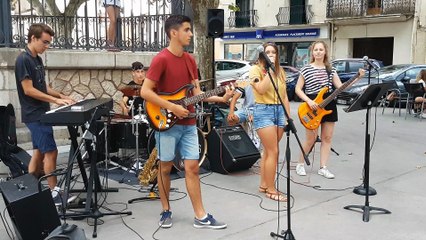 Les Good Vibes interprêtent "Tell me"