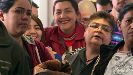 Venezolanos regresan de Perú en avión enviado por Maduro