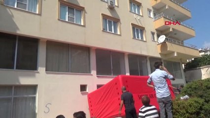 Aydın Eski Eşinin Çocuklarını Göstermediğini Öne Sürerek Çatıya Çıktı