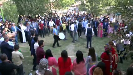 Bu Aşiret Düğününde Dolar Kullanılmadı