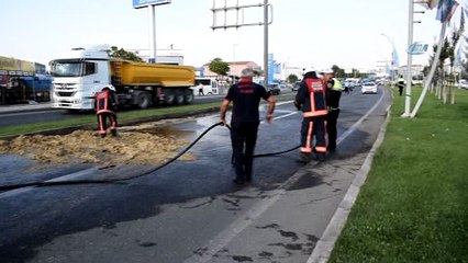 Sigara izmariti saman balyalarını tutuşturdu