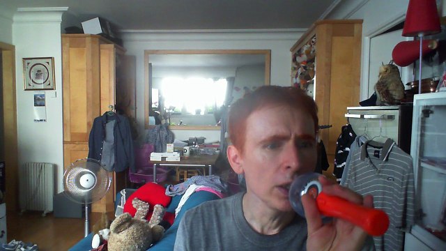 Wiwi égratigne easily des Red Hot Chili Peppers