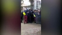 Los mossos del 155 incapaces de impedir que los extremistas cerquen el Parlament