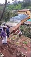 2 കോടി രൂപയുടെ 3 നില വീട് ഒലിച്ച് കാർ ഉൾപ്പടെ മറ്റൊരു വീടിന്റെ മുകളിൽ പതിച്ച ഹൃദയഭേദകമായ കാഴ്ച