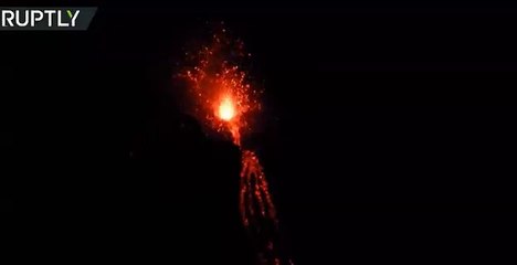 لحظة فوران بركان إتنا فى إيطاليا