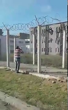 NO LO DEJARON PREDICAR ADENTRO DE LA CÁRCEL Y MIRA LO QUE PASO.