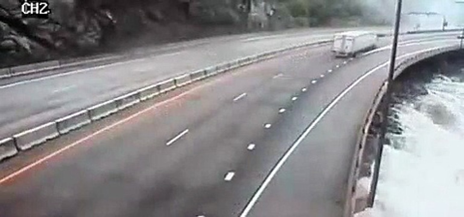 WATCH THIS CRAZY ROCK FALL