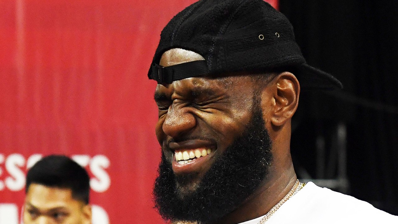 Dumbest Sports Fan’s 2018! LeBron Fan Pay’s $3,500 On eBay For THIS STUPID Reason!