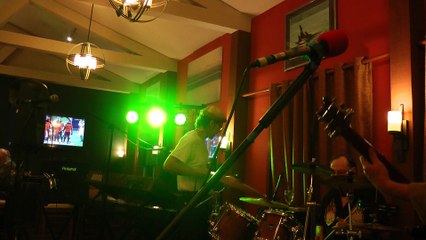 17. Walkin' Blues - m woolley