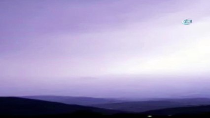 İnegöl'de çakan şimşekler geceyi gündüze çevirdi