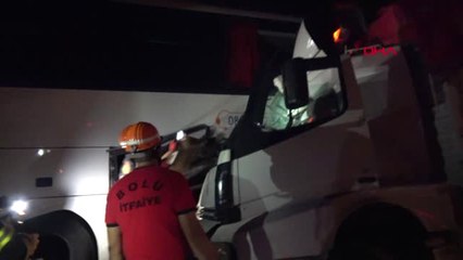 Bolu Arıza Yapan Yolcu Otobüsüne Kamyon Çarptı 1 Ölü, 4 Yaralı