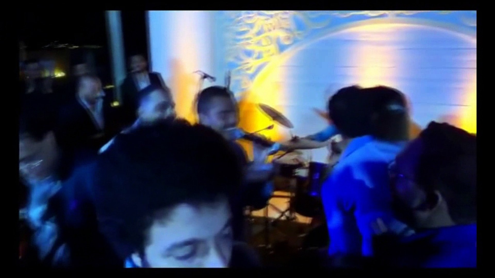 ⁣فيديو عمرو دياب يغني اغنية جديدة في فرح محمد امام