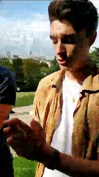 On part hypnotiser des gens avec Satuf, hypnotiseur de rue.Tu veux te faire hypnotiser ? Viens aux Buttes Chaumont