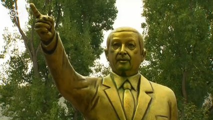 Almanya'da tartışma yaratan Erdoğan heykeli