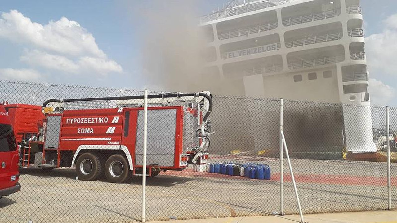 Ολονύχτιο θρίλερ για τους 875 επιβάτες του πλοί...