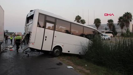 Antalya Serik'te Zincirleme Kaza 12'si Rus Turist, 15 Kişi Yaralandı