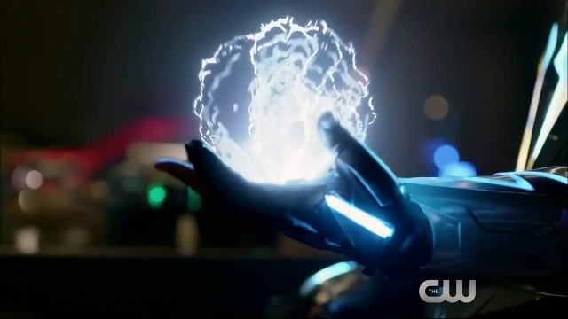 Promo 2018 des séries DC de CW : The Flash, Arrow, Supergirl, et DC's Legends of Tomorrow (VO)