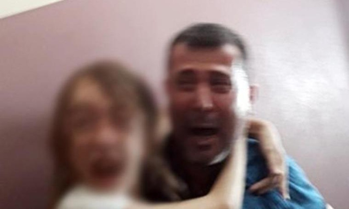 İcra memurları tarafından babasından alındı: "Baba beni bırakma"