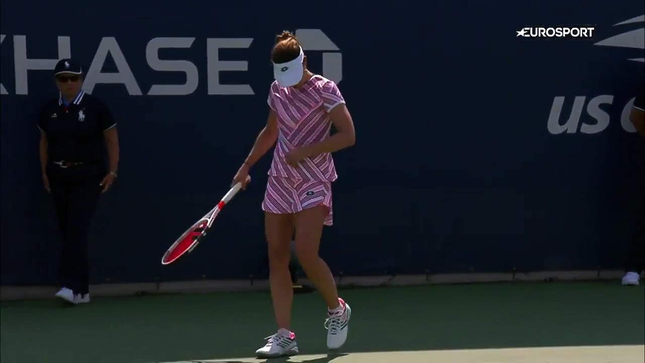 Alizé Cornet avertie pour avoir enlevé son haut