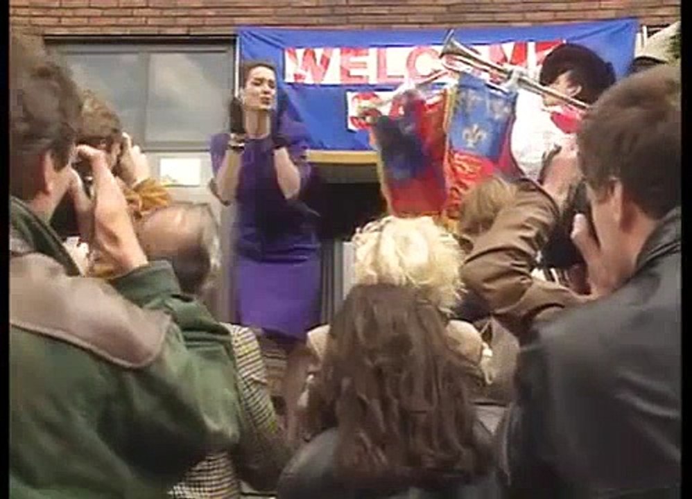 Drop The Dead Donkey S01 E02