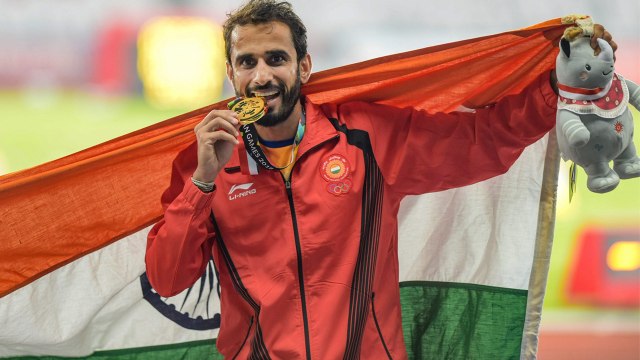 Asian Games 2018: Gold Medalist Athlete Manjit Singh Life Story and His Struggle | वनइंडिया हिंदी