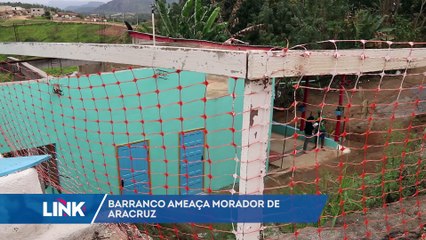 Barranco ameaça cair no bairro Vila Nova, em Aracruz